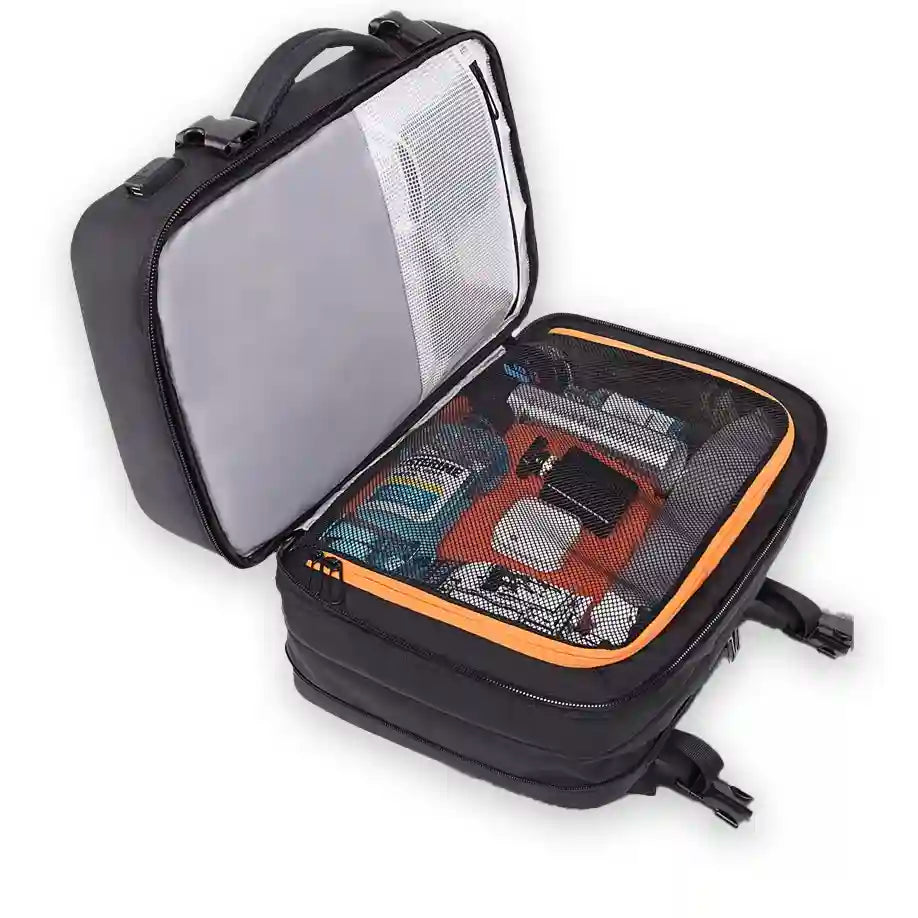 Man bär reseryggsäck handbagage – passar för dagligt pendlande och flyg